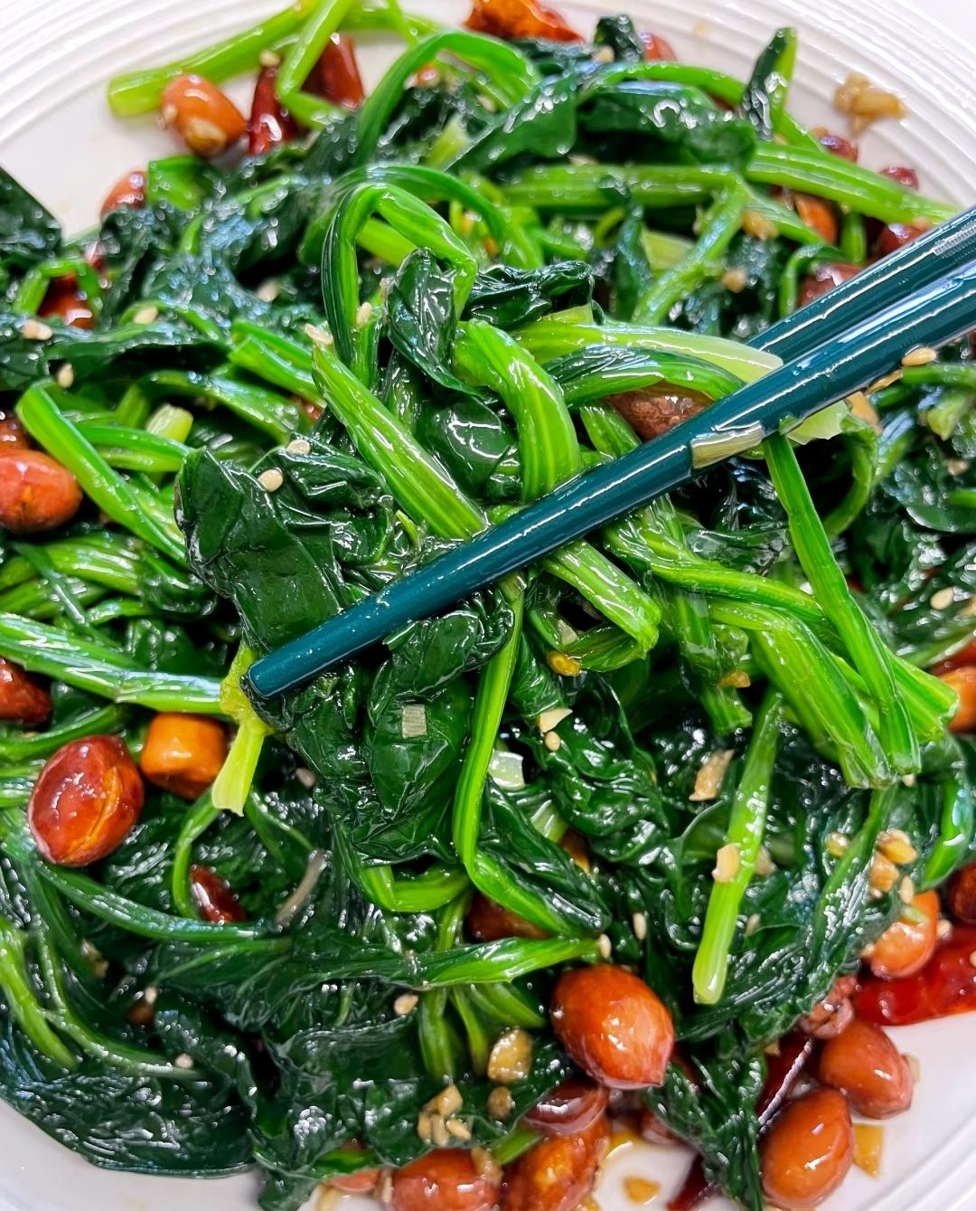 腐乳捞汁菠菜，开胃解腻脆嫩鲜香