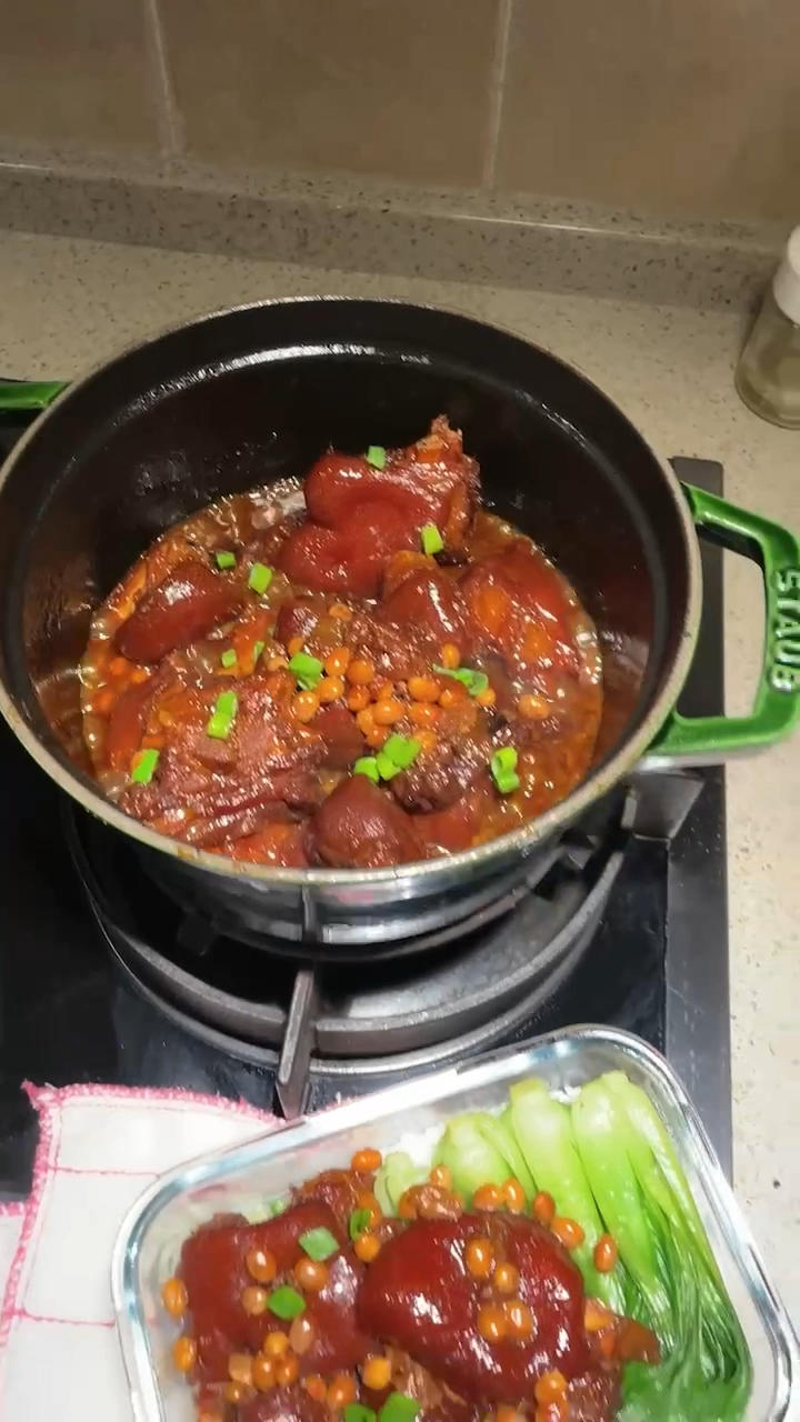 流口水的黄豆炖猪蹄