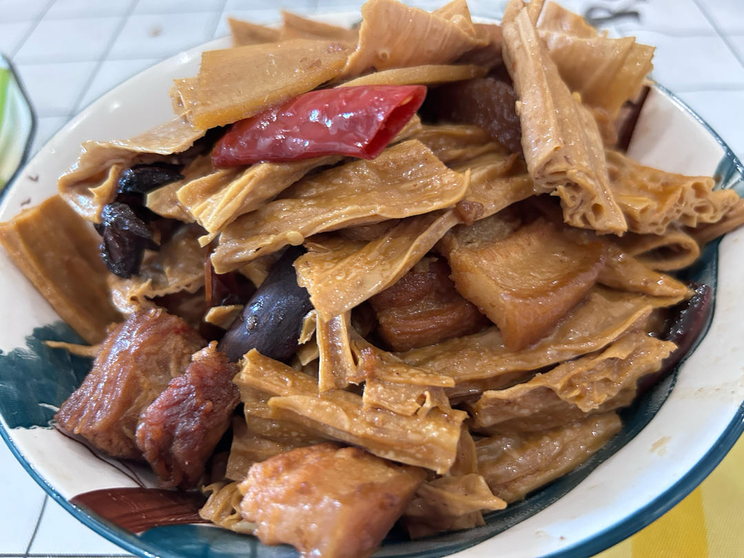 红烧肉炖腐竹