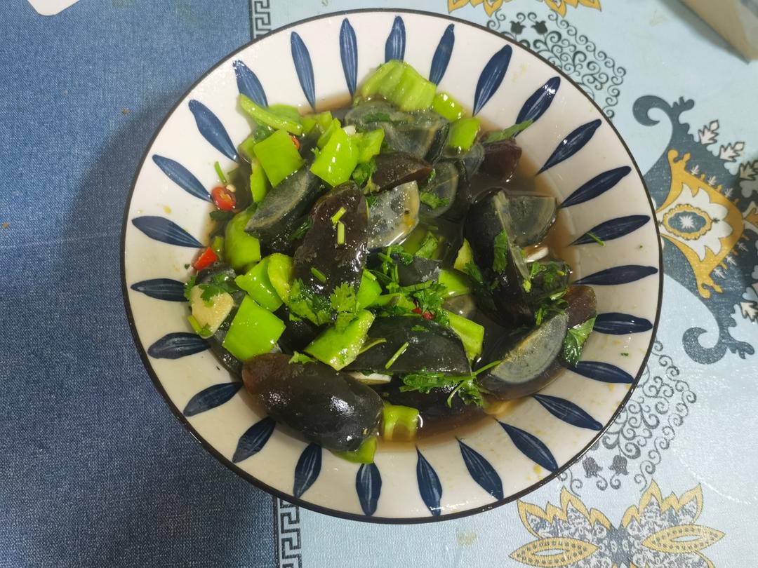 香菜拌皮蛋
