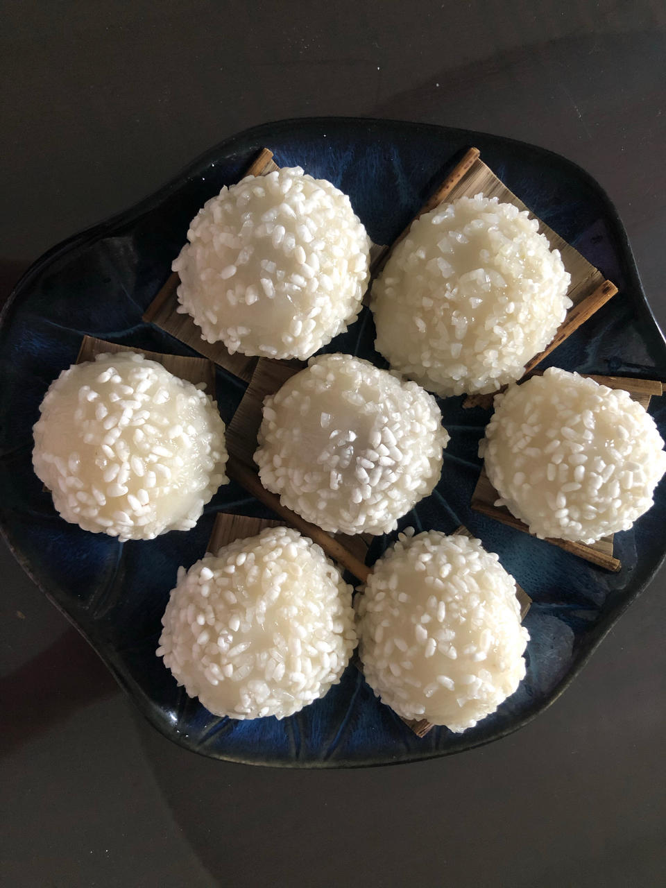 清荷小姐姐做的软糯鲜香的刺毛团又称粢毛团