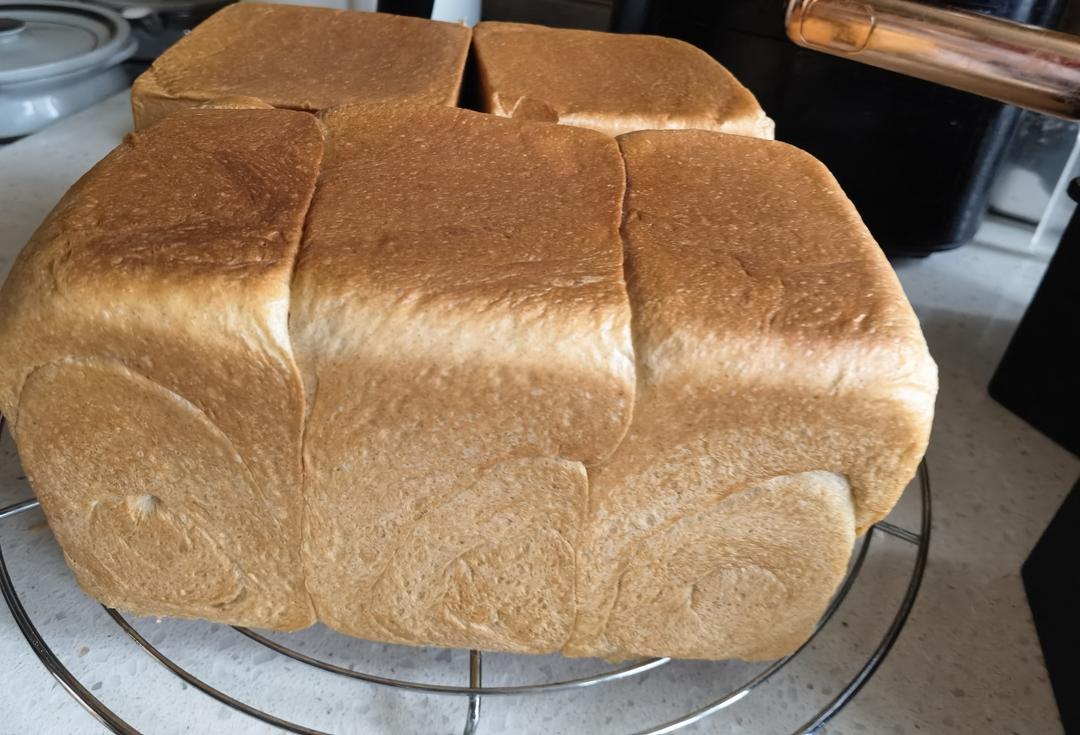 柔韧度超好的淡奶油全麦吐司🍞