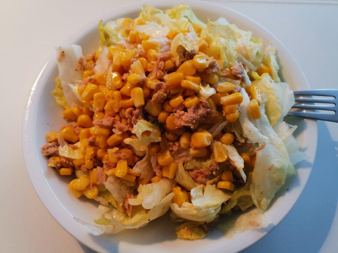 金枪鱼玉米沙拉