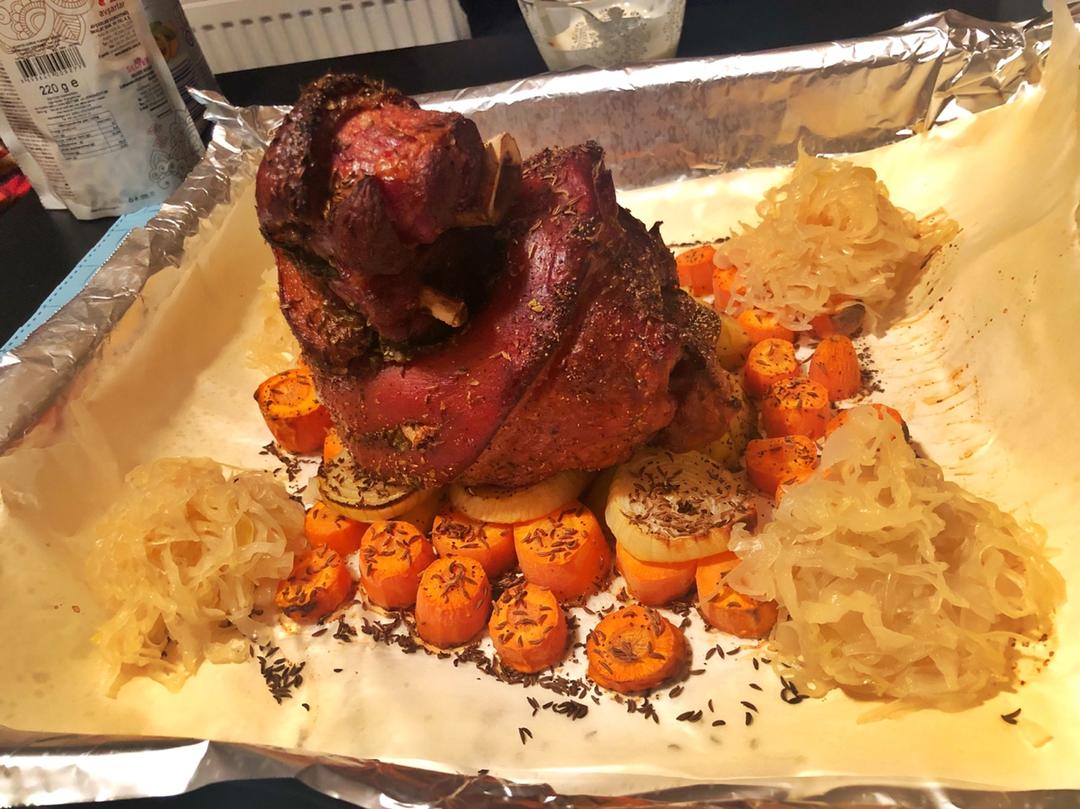 德国烤猪肘 (啤酒煮)