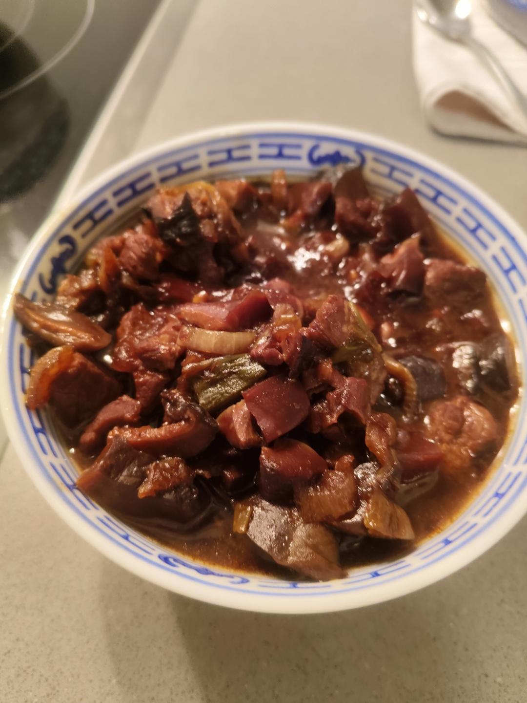 洋葱酥卤肉饭