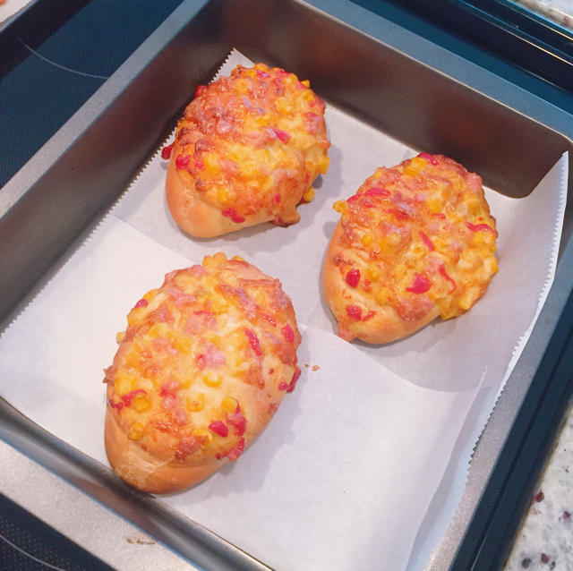 玉米火腿沙拉面包