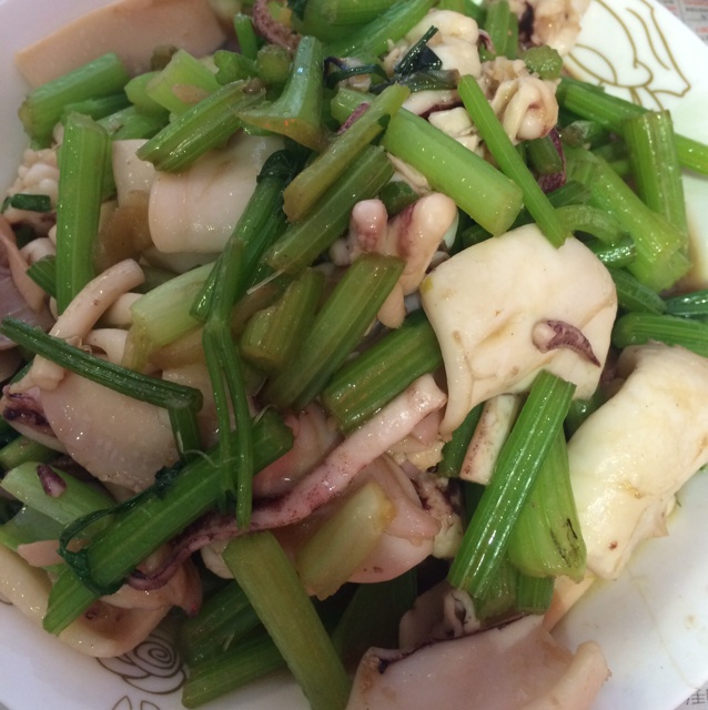 速炒芹菜鱿鱼（墨鱼）