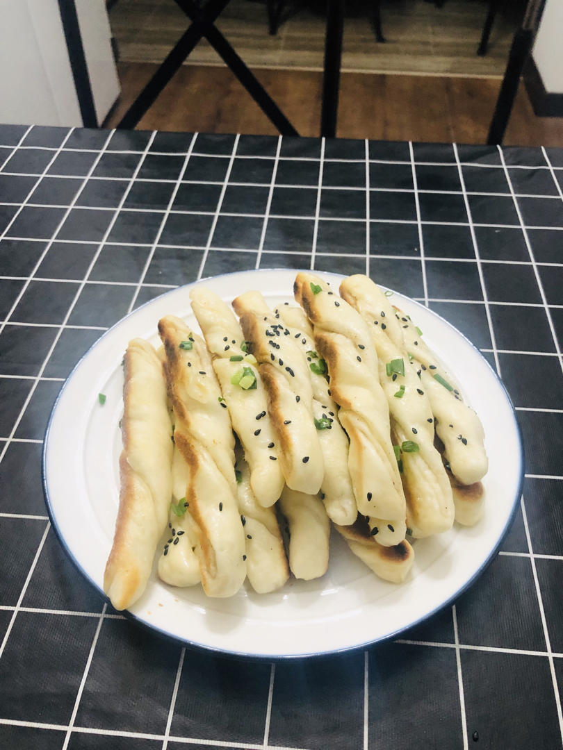 简单快手早餐美食~生煎小花卷