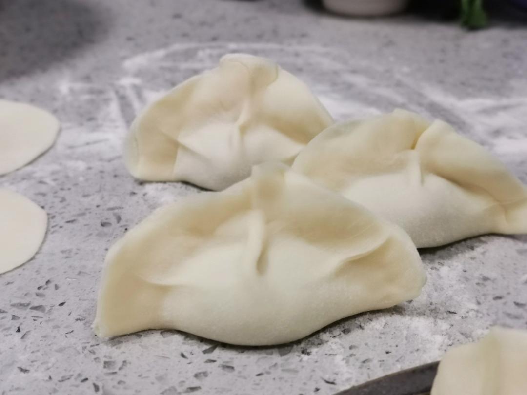 大肚饺子包法——后附视频  (胡萝卜牛肉馅儿)