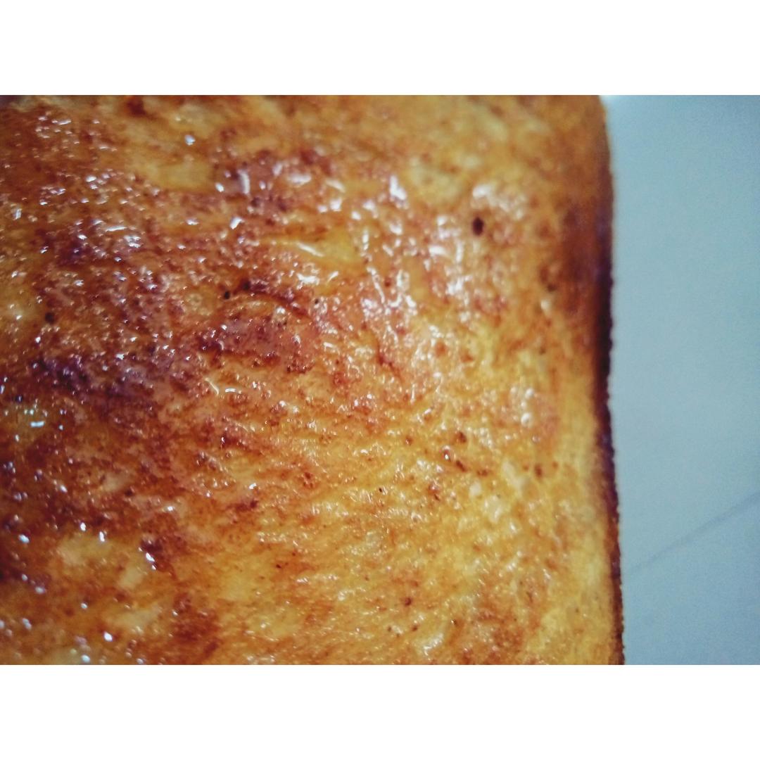 烤蜂蜜味的面包片