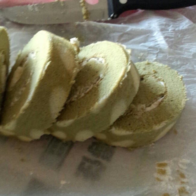 波点可可奶油蛋糕卷