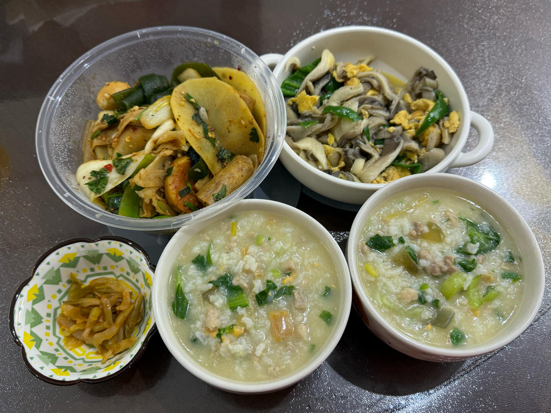 妈妈👩教我做的皮蛋瘦肉粥🥣简单快捷美味😋