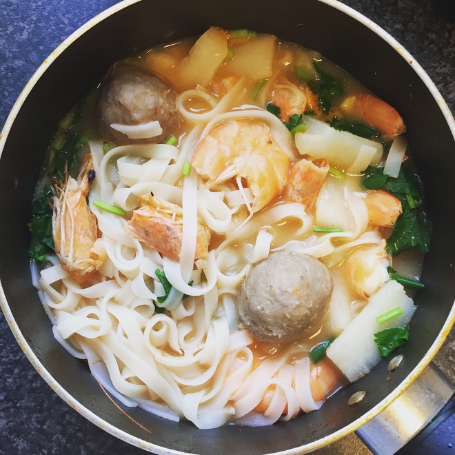 鲜虾河粉 虾膏汤底 的做法步骤图 不孤独的美食嘉 下厨房