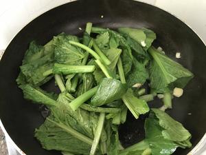 蒜香春菜（叶子不会烫黄的方法）的做法 步骤2
