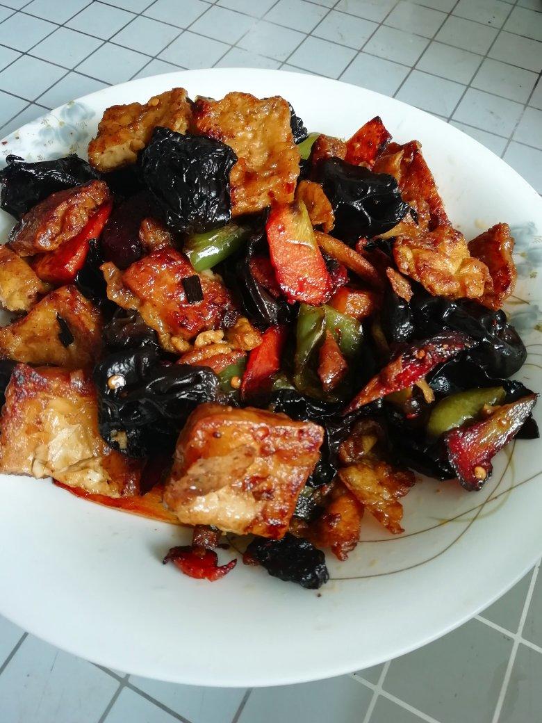 黑木耳青椒炒鸡蛋（营养又下饭）