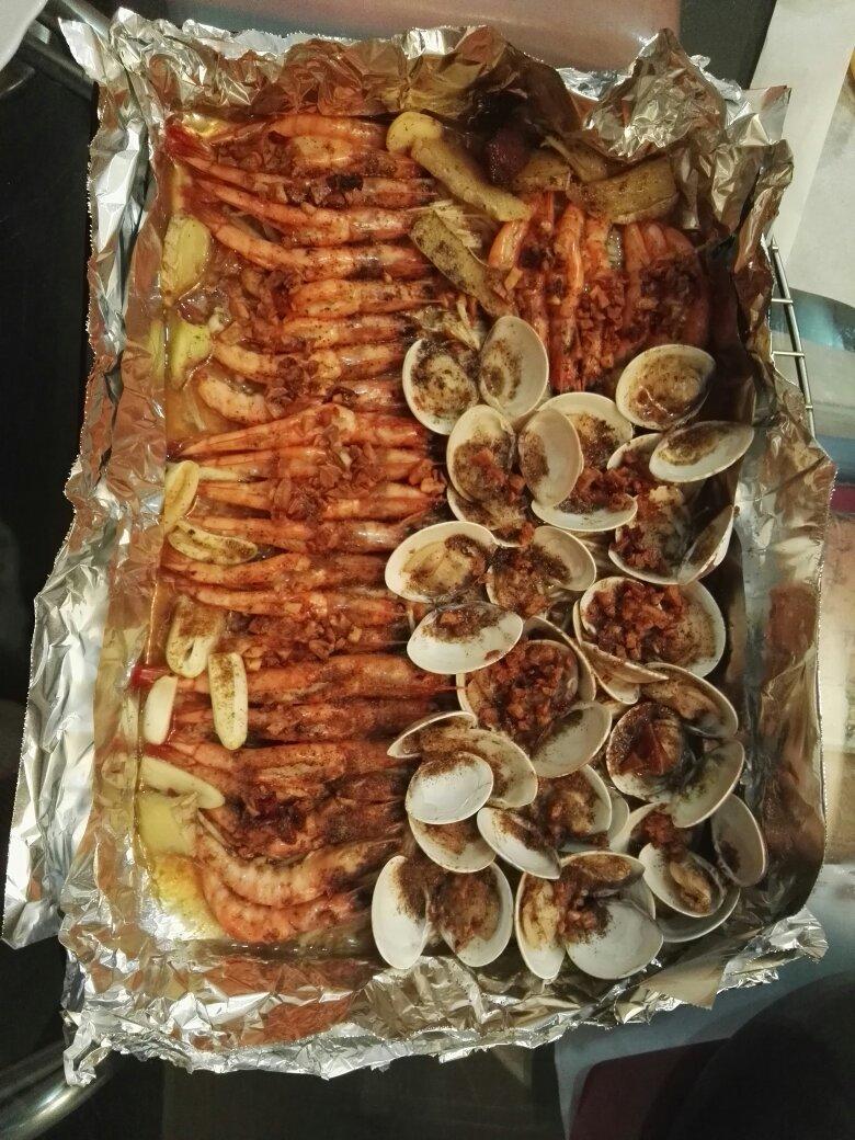 蒜蓉金针菇烤花蛤虾