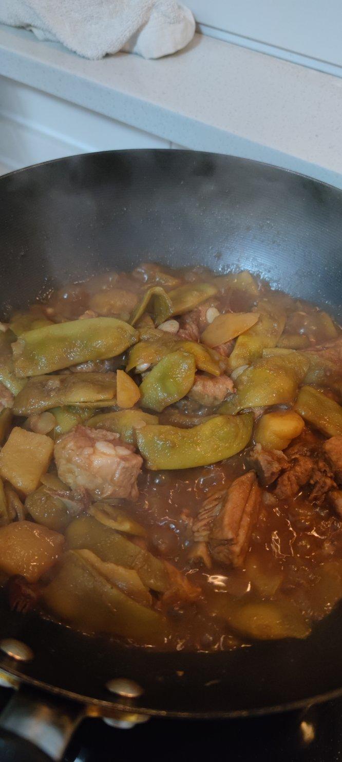 红烧排骨炖豆角土豆