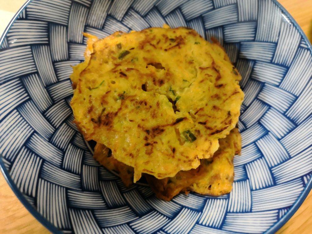 土豆胡萝卜丝肉末蛋饼
