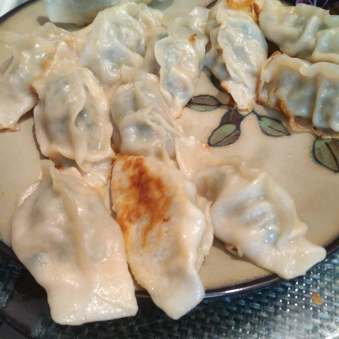 三鲜锅贴 Fried Dumplings