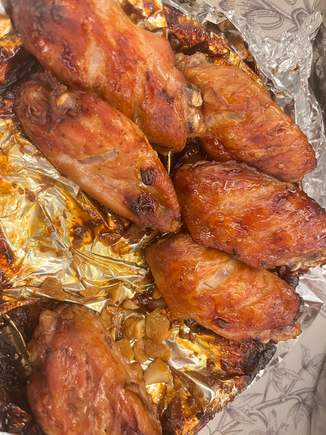 蜜汁蒜香孜然烤鸡翅+土豆片【烤箱版】好吃到舔手指！