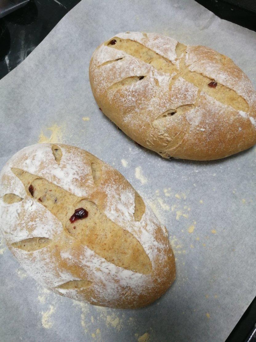 全麦蔓越莓核桃软欧包