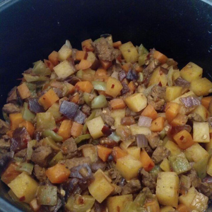 宫爆鸡丁煲仔饭