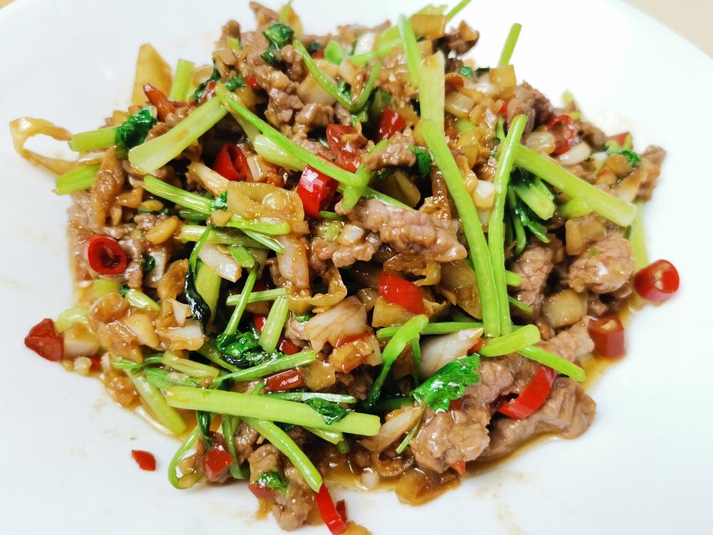 好吃到飙泪！泡椒香菜牛肉的做法
