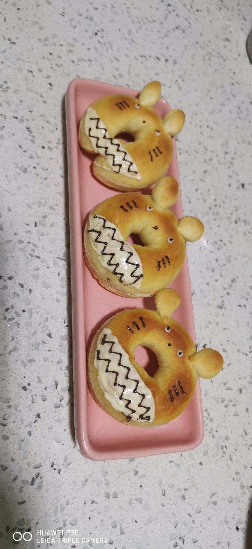 龙猫甜甜圈面包