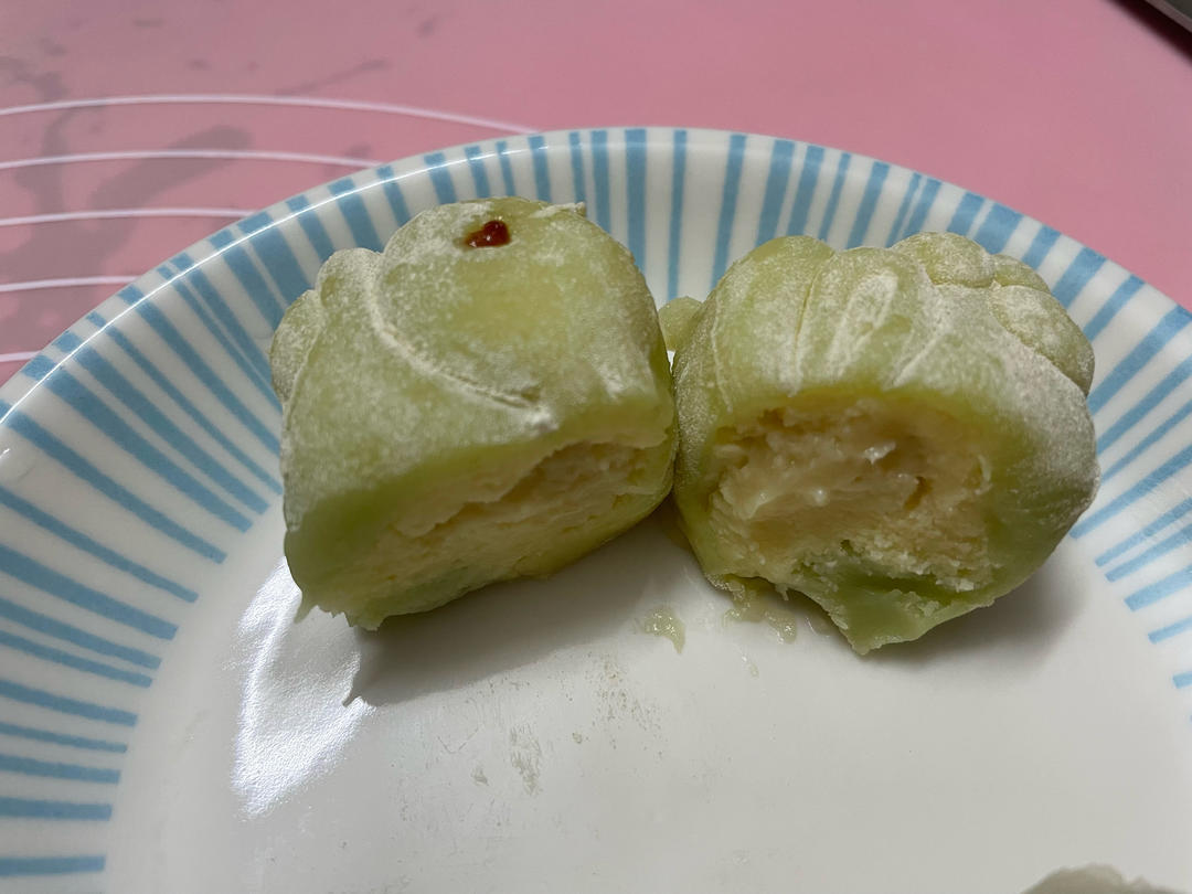 榴莲芝士冰皮月饼