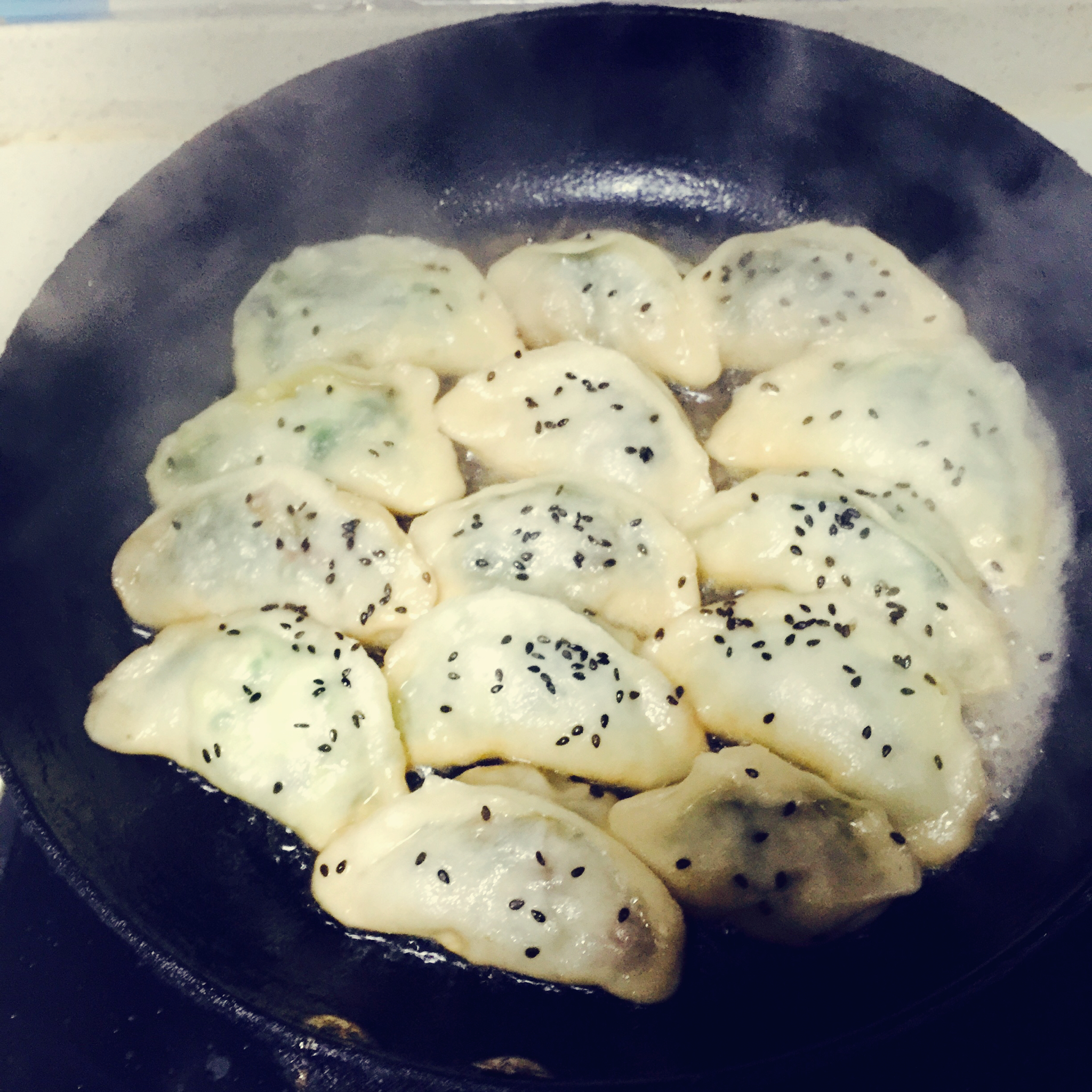 速冻水饺吃腻了吗~变锅贴吧(๑´ڡ`๑)