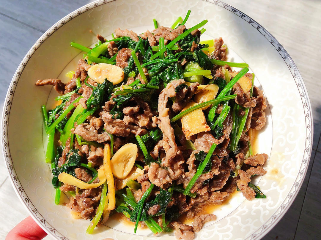香菜炒牛肉（嫩）