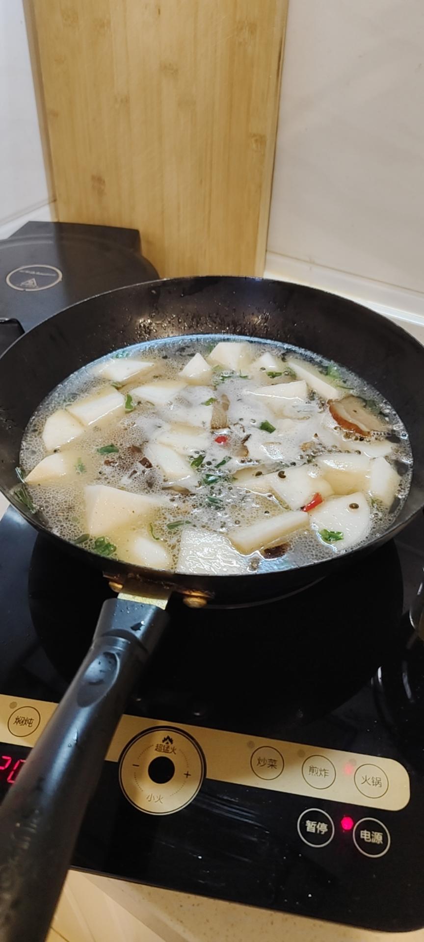 熏肉炖萝卜