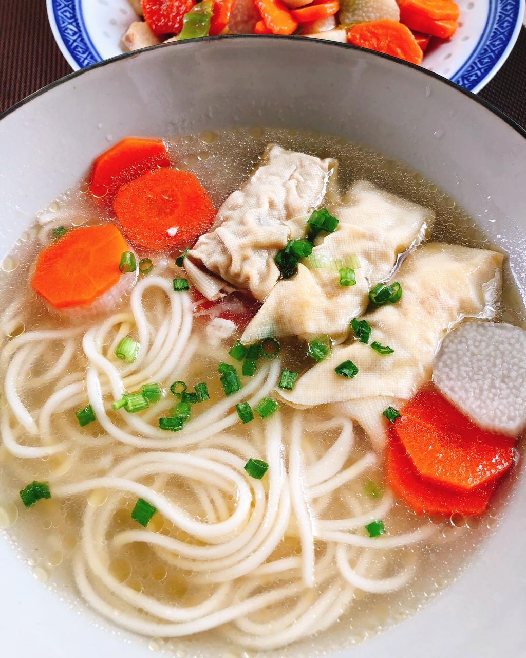 油豆腐百叶包汤面