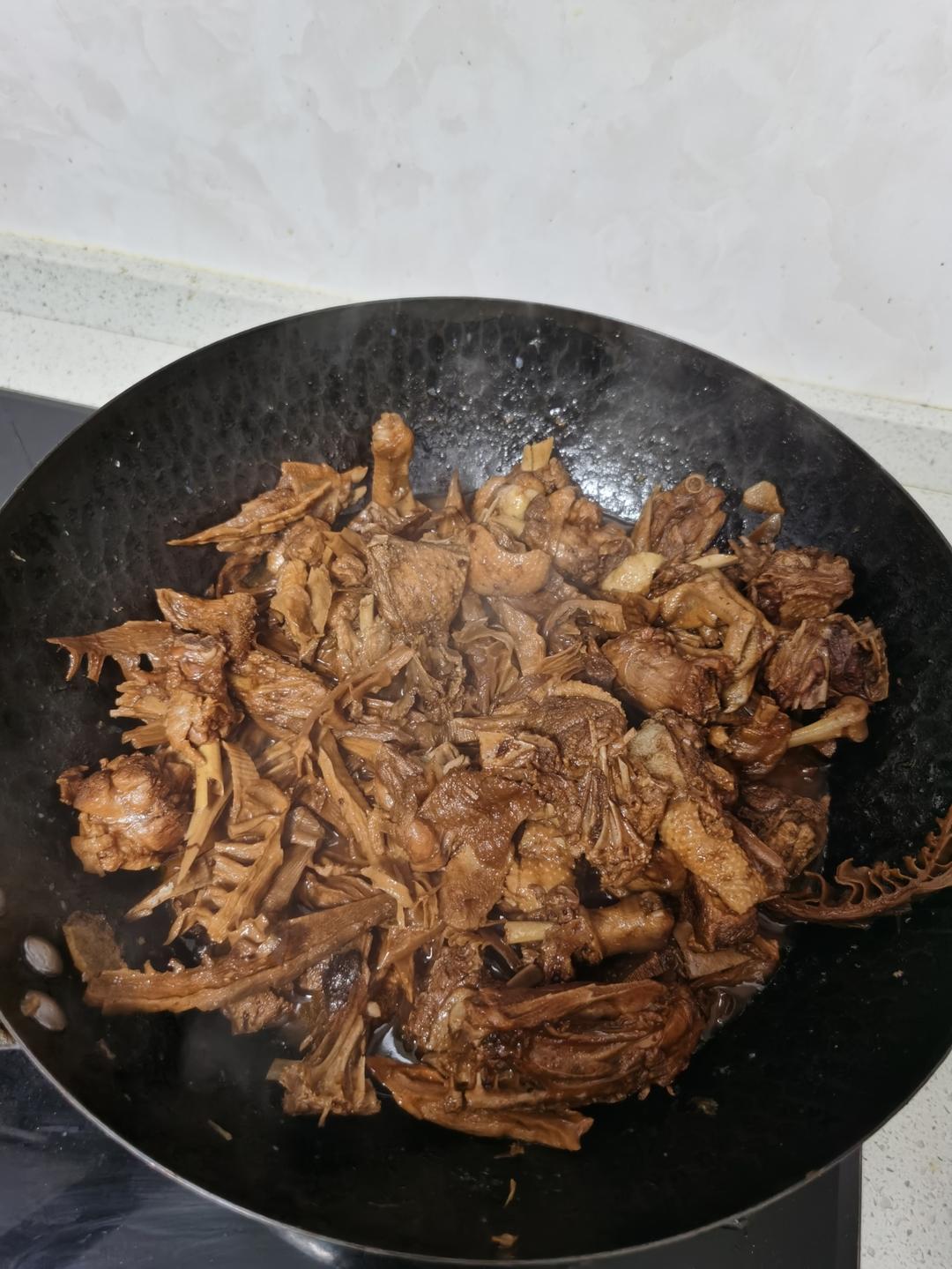 笋干老鸭煲