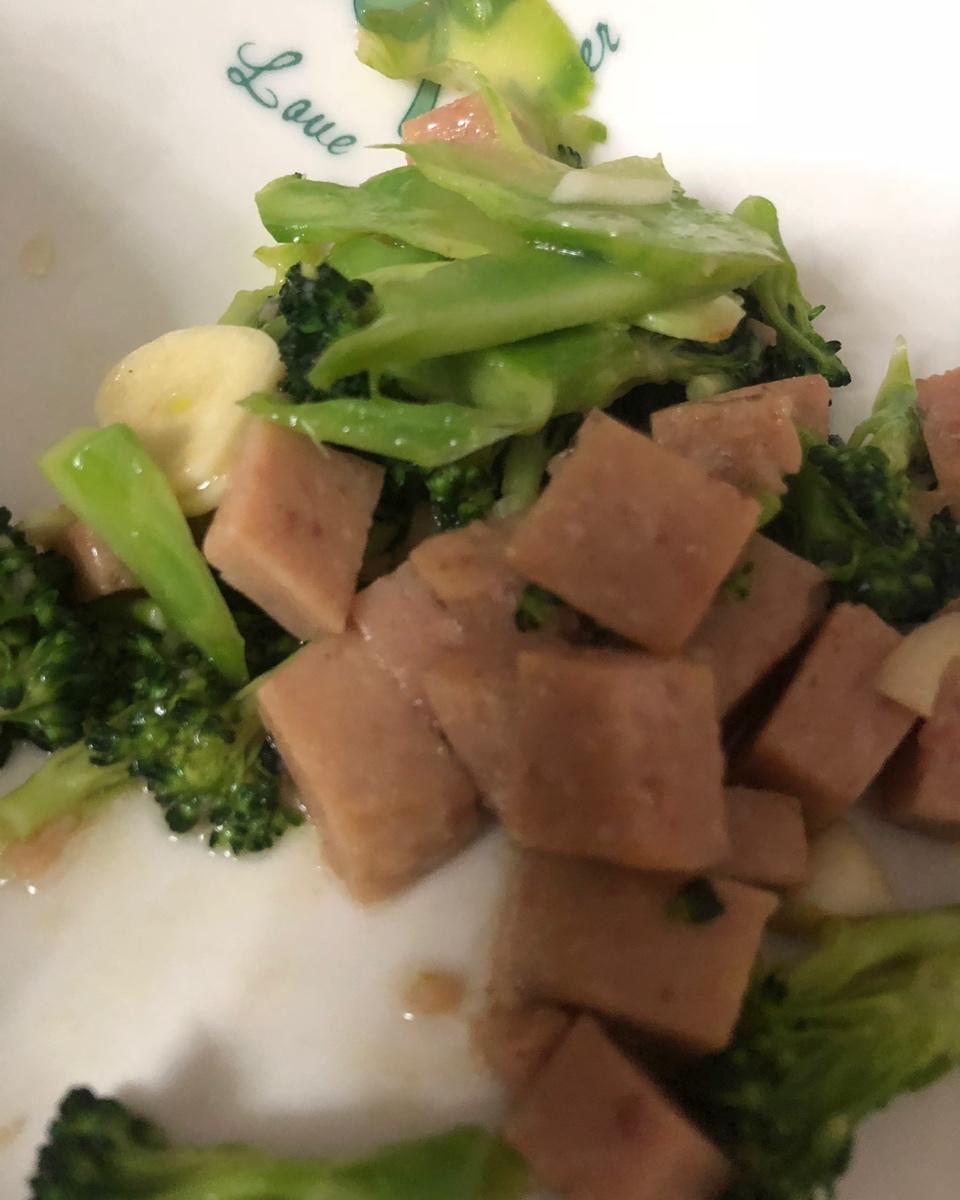 午餐肉西兰花炒蛋