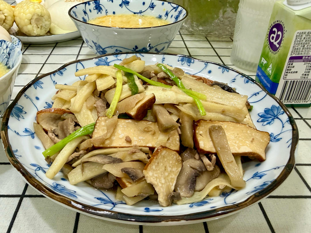 神鲜美味～蘑菇冬笋肉丝榨菜炒豆干