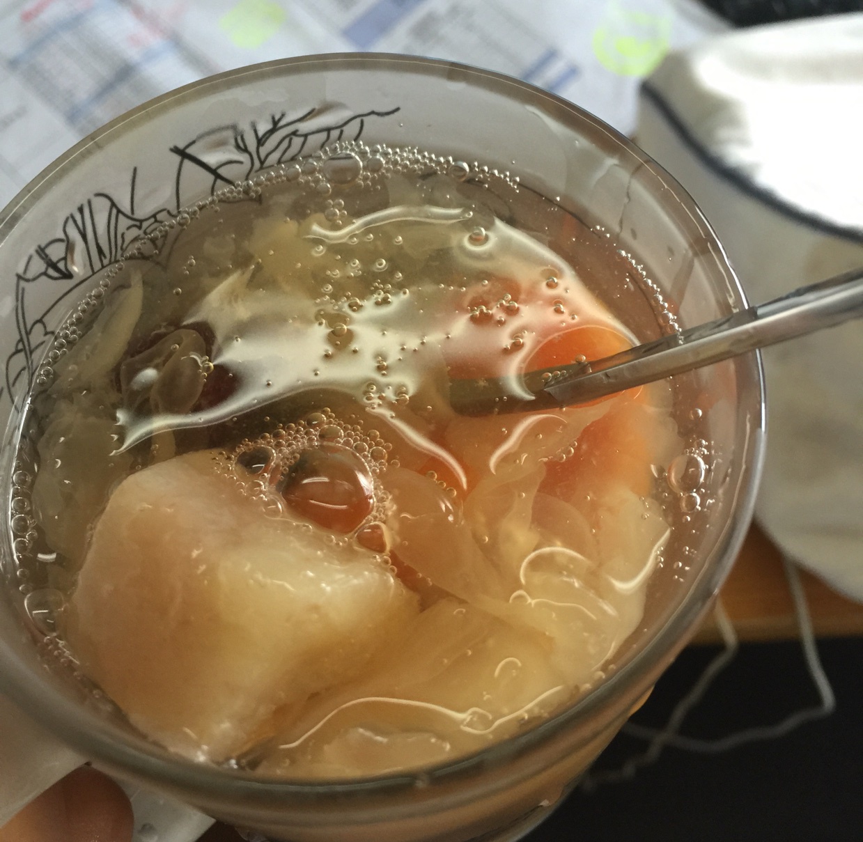 红枣莲子银耳汤
