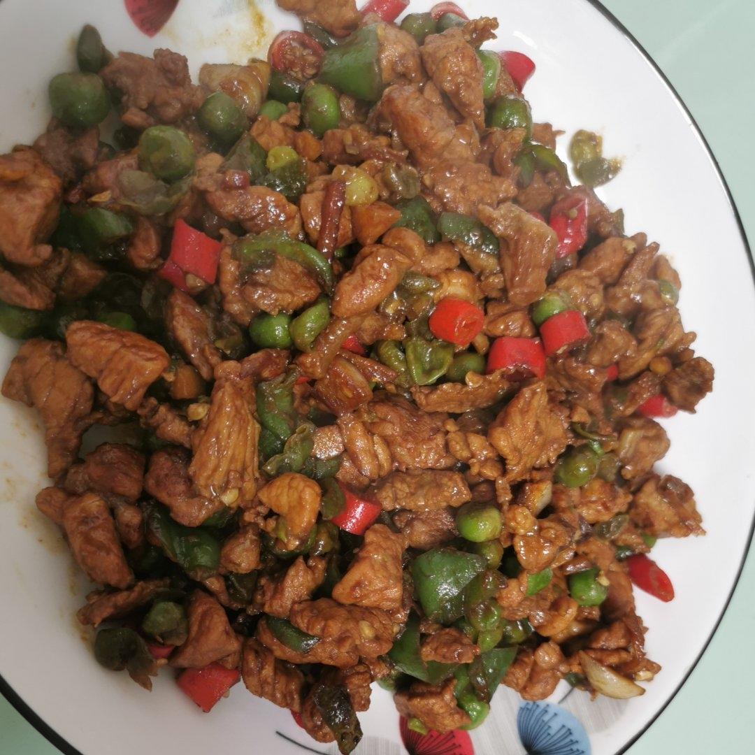 豌豆炒肉丁（可爱的下饭菜）