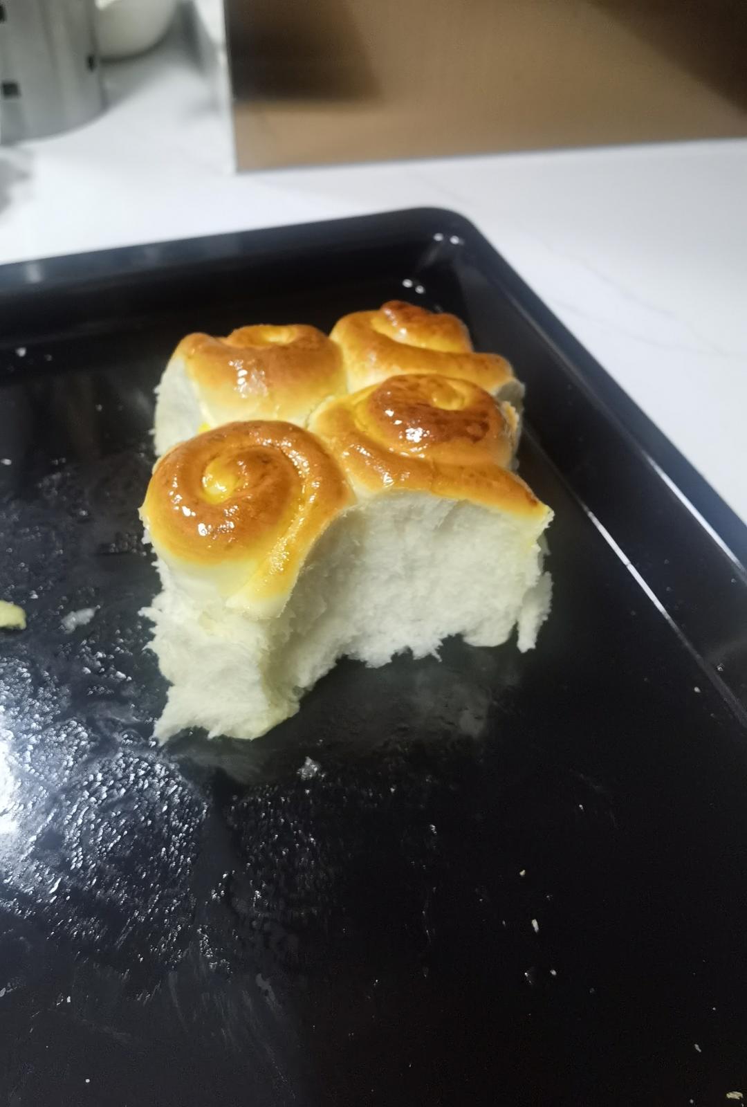 超级好吃的蜂蜜黄油脆底小面包~