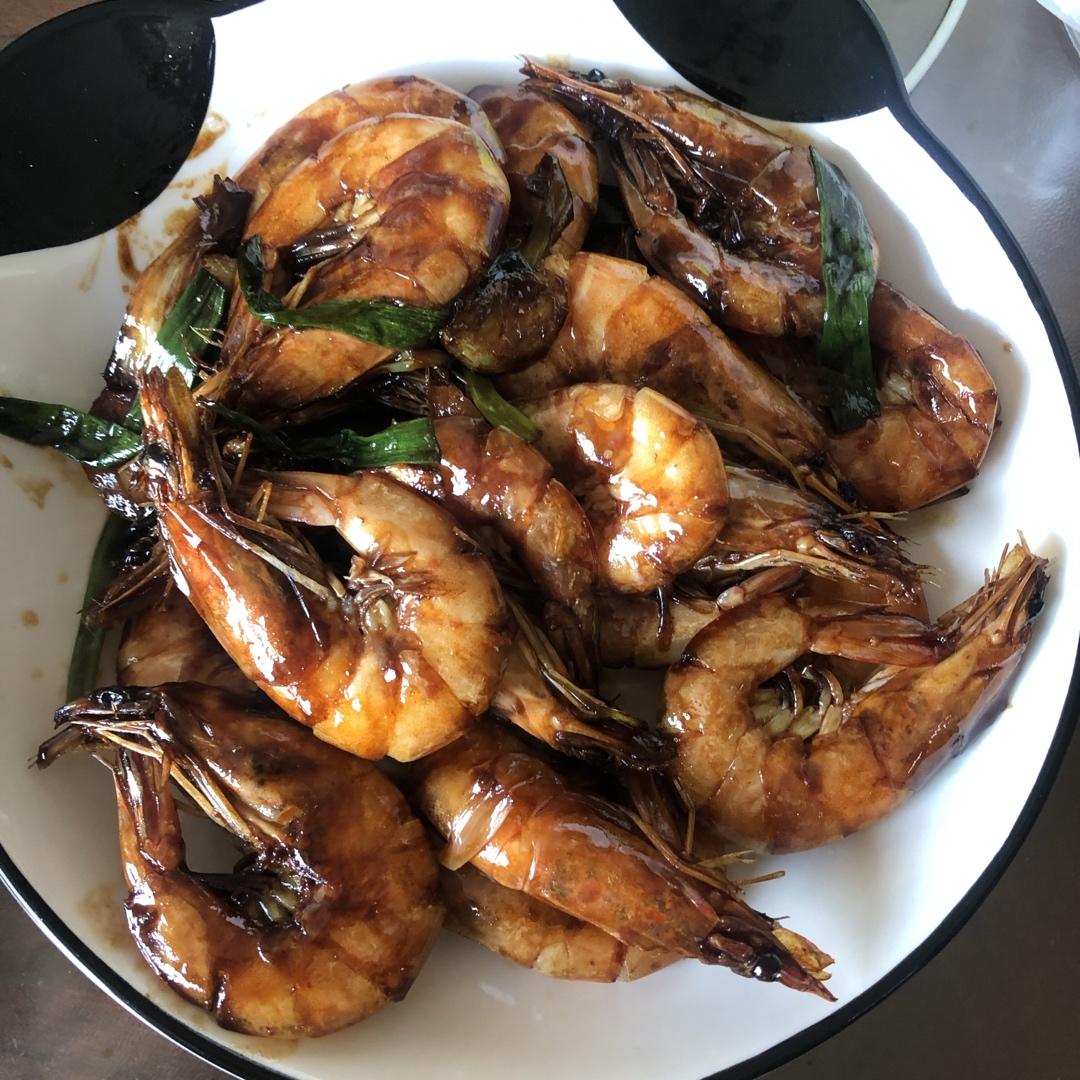 吃完还会继续舔手指的    快手油闷大虾