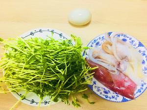 鲜美的鲜鱿上汤豌豆苗的做法 步骤1