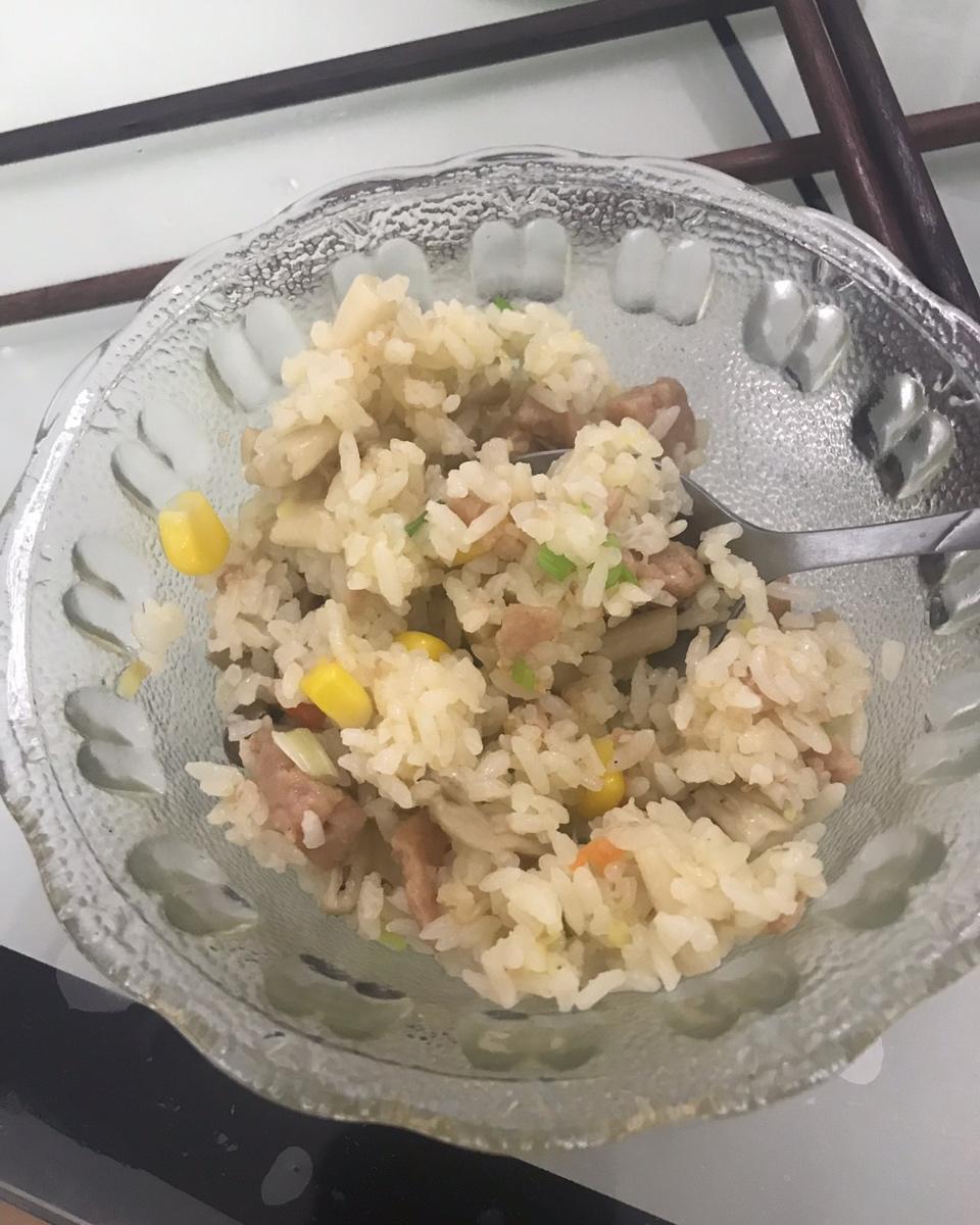 蘑菇午餐肉焖饭