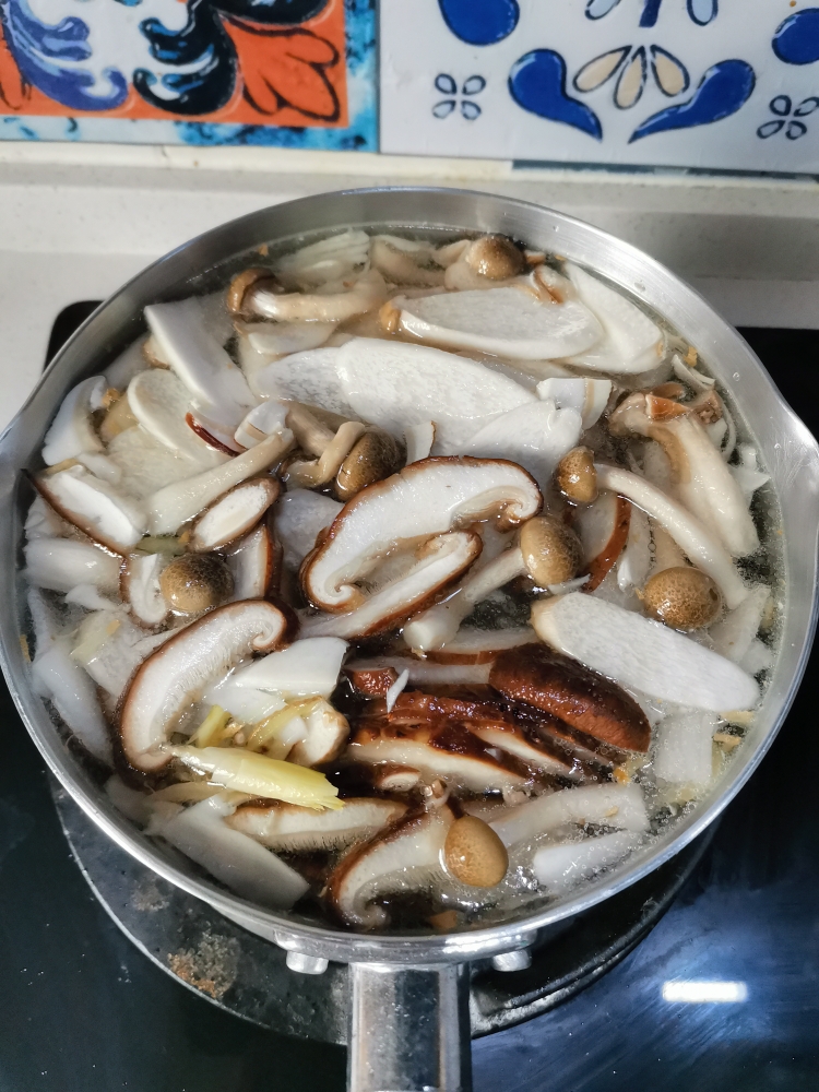 杂菌汤的做法