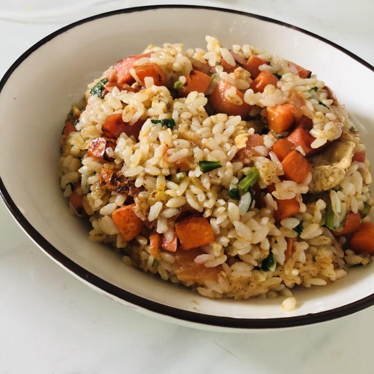 香肠胡萝卜炒饭