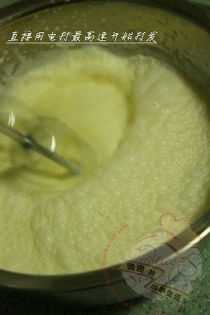 如何打发淡奶油的做法 步骤4