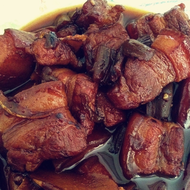 吃着碗里望着锅里的红烧肉