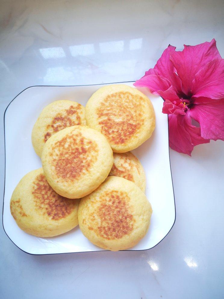 燕飞飞-2做的玉米面发面饼 (口感细腻)