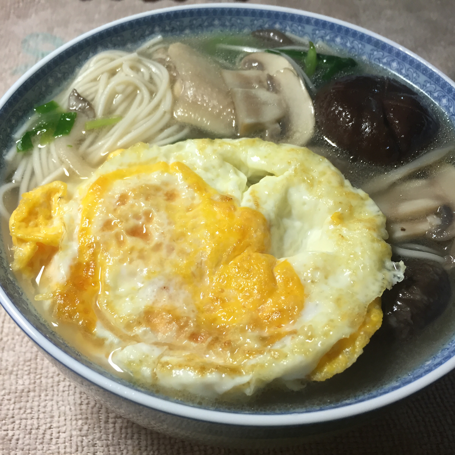 香菇鸡汤面