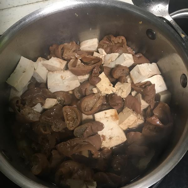 肥肠豆腐煲