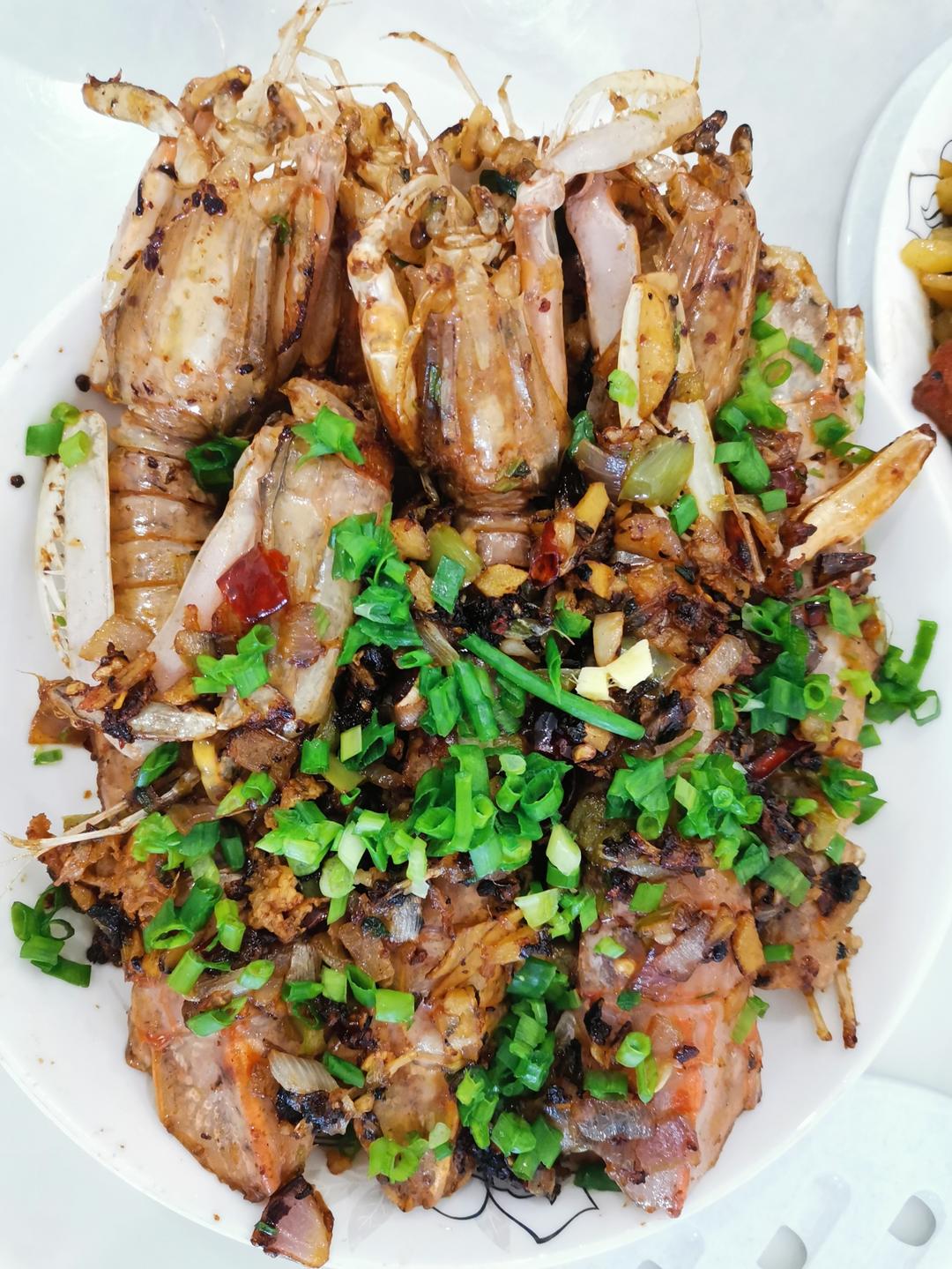 无油炸版的椒盐皮皮虾和巧拨虾壳的方法